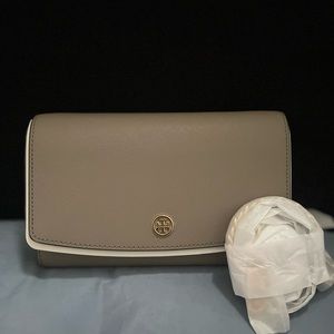 Tory Burch Robinson Chain Wallet!